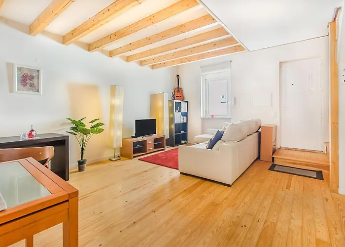 Cozy Duplex In The Picturesque Graca Lisbon